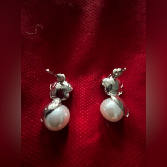 Iridescent Crystal & Simulated Pearl Silver Tone Dainty Pierced Earrings NWT - Picture 4 of 4